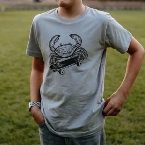 West Coast Karma: Kids Rad Crabs Tee Titanium Grey